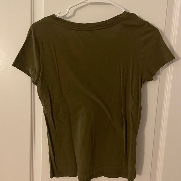 Women’s Forever 21 Green VNeck Shirt. Size S - Picture 2 of 3